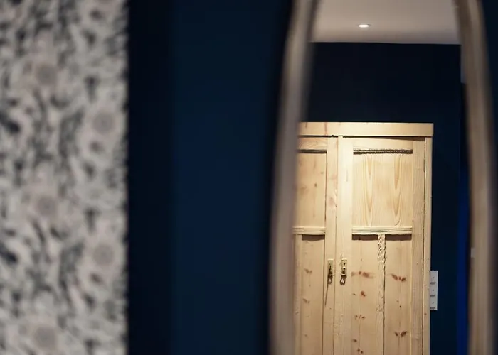 August Traeumt - Tiroler Im Blauen Appartamento