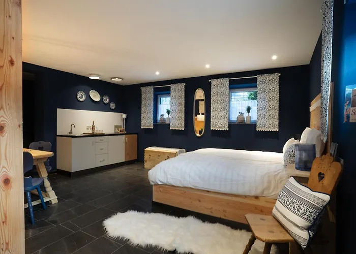 August Traeumt - Tiroler Im Blauen 아파트 *