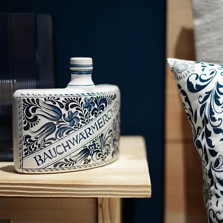 August Traeumt - Tiroler Im Blauen Apartament *